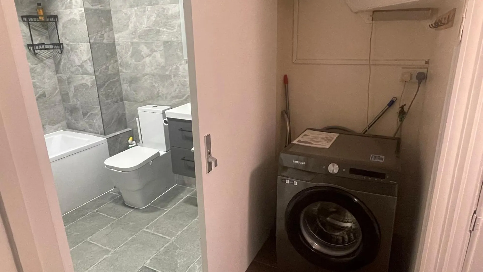 Garden Apartment Nr Heathrow Airport & Elizabeth Line Train Station With Parking For 2 Cars Hayes