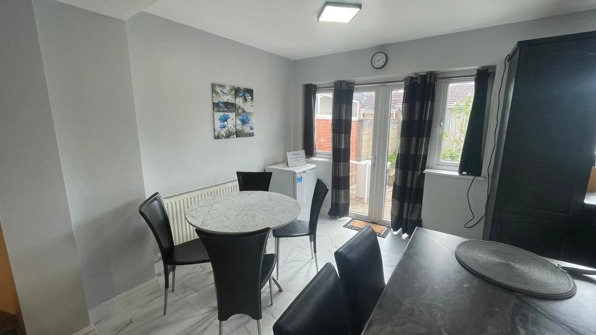 Garden Apartment Nr Heathrow Airport & Elizabeth Line Train Station With Parking For 2 Cars Hayes  0*, Hayes (Greater London) United Kingdom