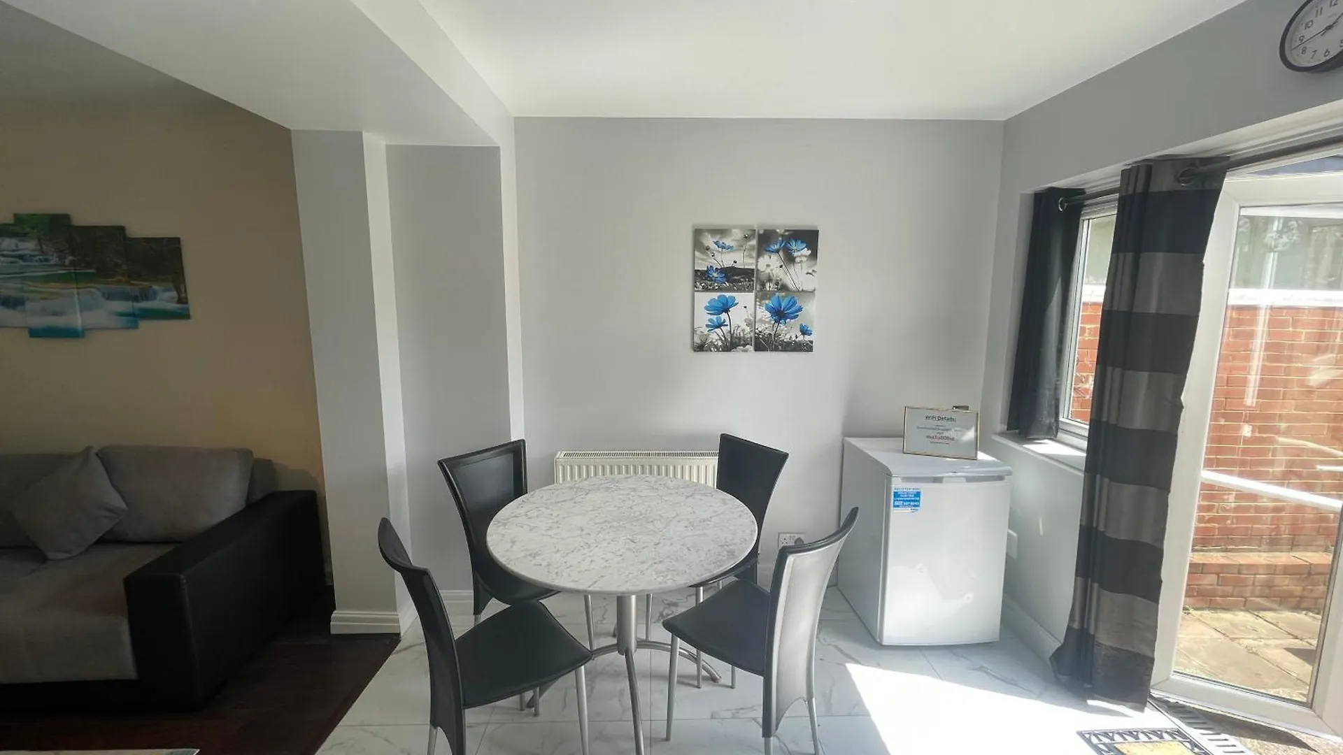 Garden Apartment Nr Heathrow Airport & Elizabeth Line Train Station With Parking For 2 Cars Hayes  0*, Hayes (Greater London) United Kingdom