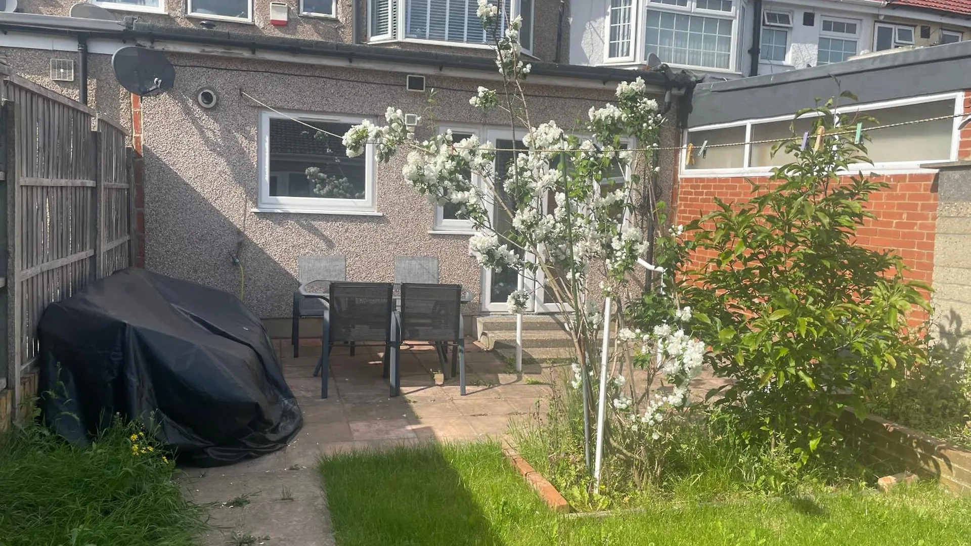 Garden Apartment Nr Heathrow Airport & Elizabeth Line Train Station With Parking For 2 Cars Hayes   Hayes (Greater London)